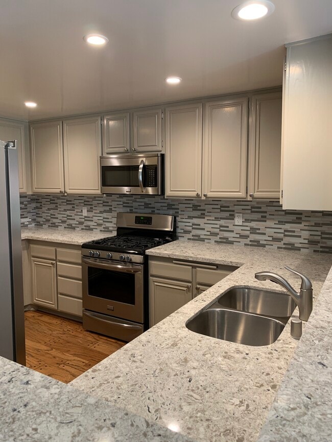 Kitchen - 8180 Manitoba St