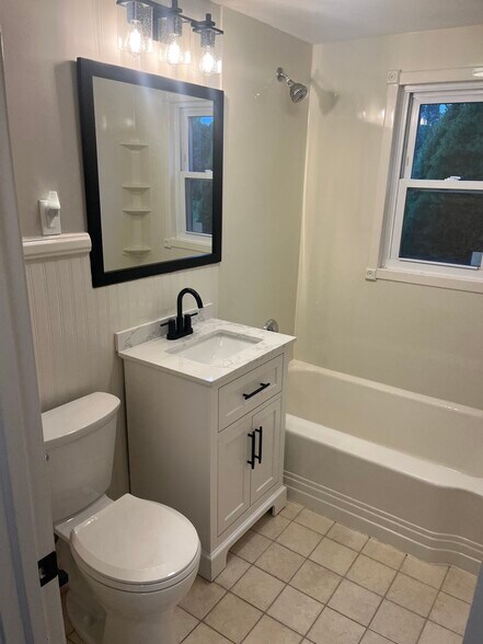 Building Photo - 40 Main St