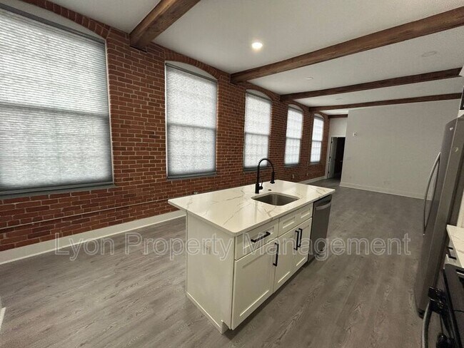Building Photo - 50 Ashburton St