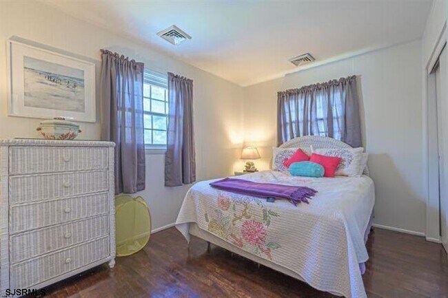 Building Photo - 303 24th St S