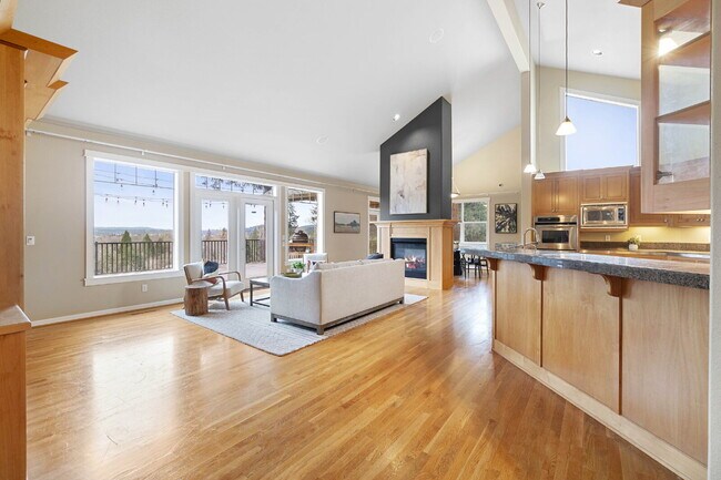 Building Photo - Beautiful, Spacious, Damascus Home with Incredible Views