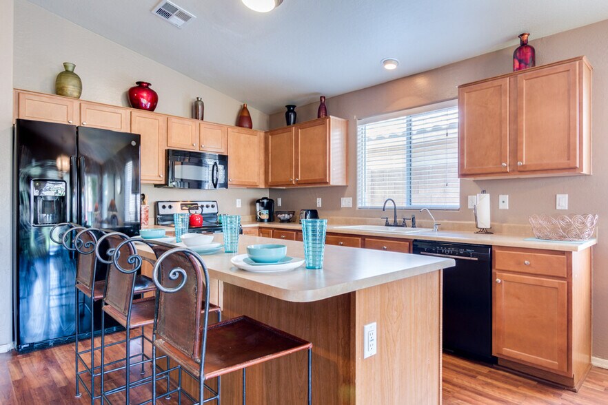 Building Photo - 44342 Palmen Dr