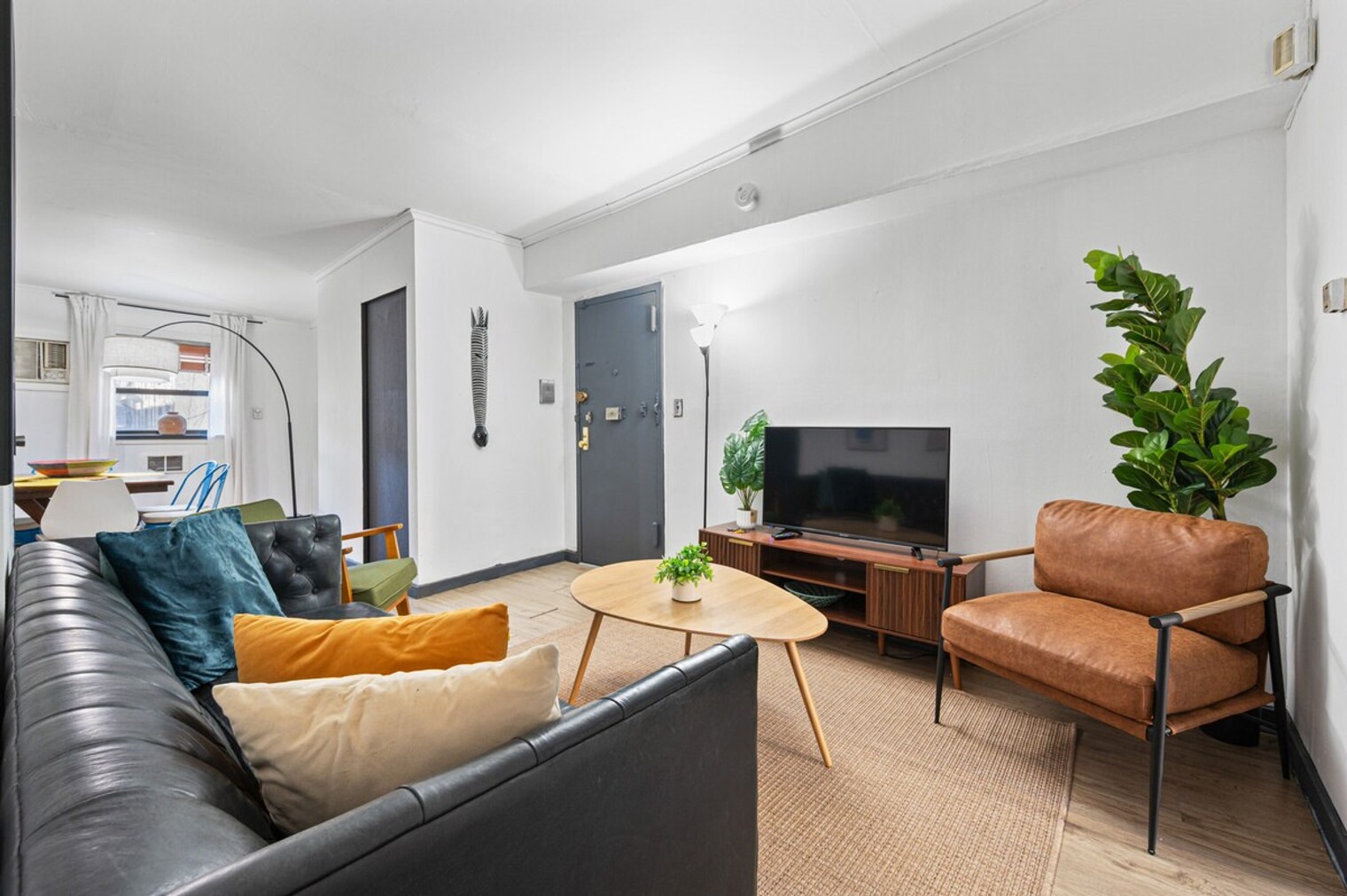 Building Photo - 301 W 31st St