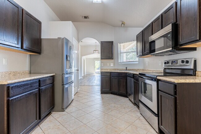 Building Photo - 9802 Vandenberg Way