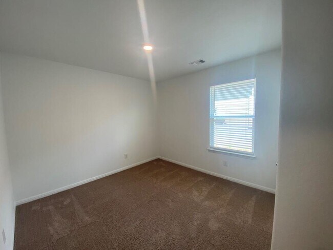 Building Photo - 309 Riverdale Dr