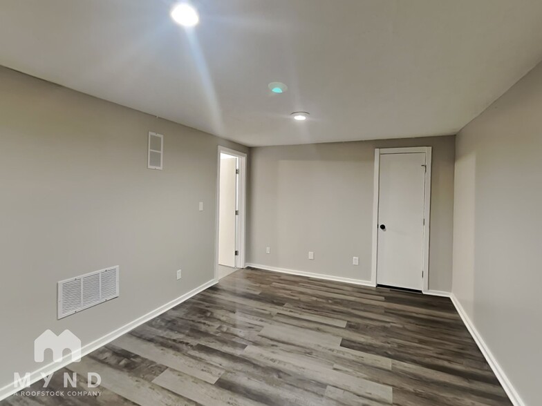 Building Photo - 3949 Dunne Dr