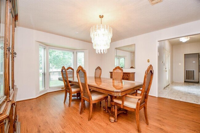 Building Photo - 11103 Pembridge Dr
