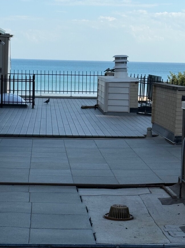 Building Photo - 5747 N Sheridan Rd