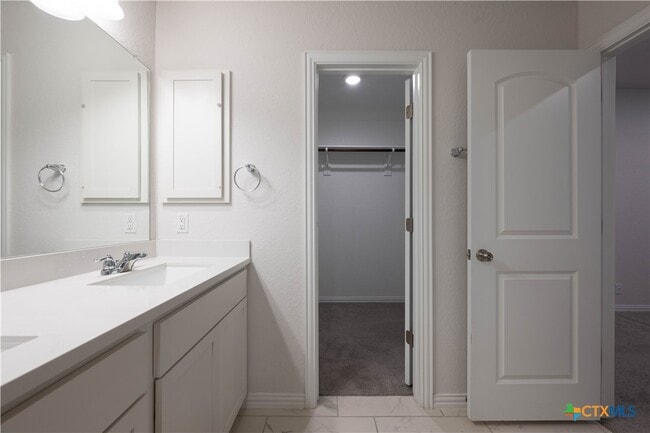 Building Photo - 2089 Egret Ave