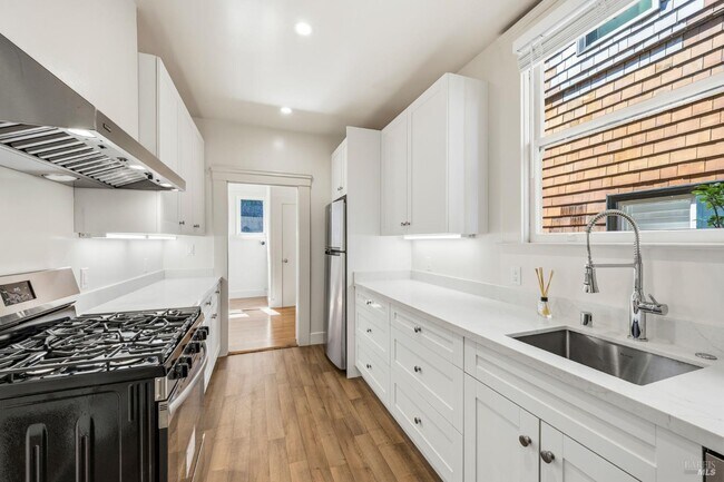 Building Photo - 31 Acacia Ave