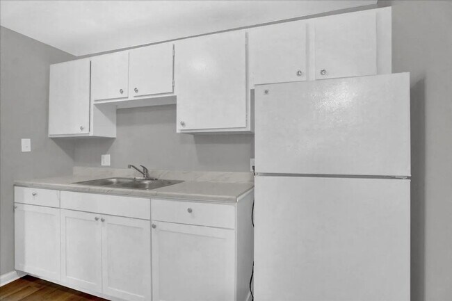 Building Photo - Beautifully Updated 1 Bed/1 Bath Apartment...