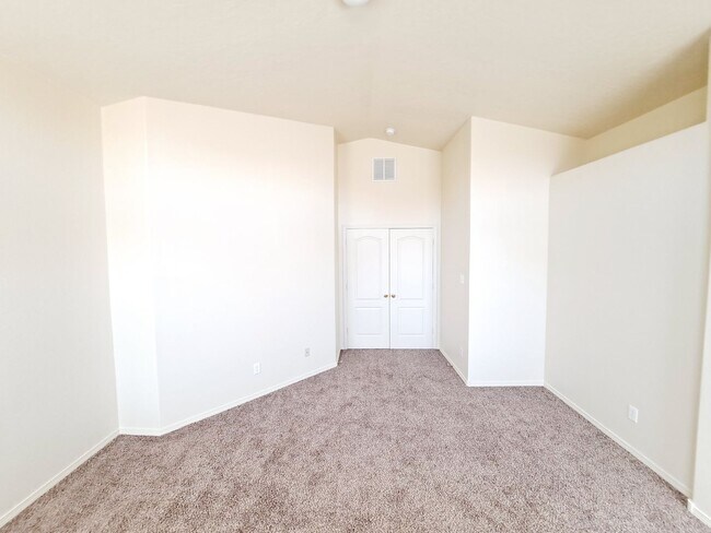 Building Photo - Gorgeous 4-bedroom, 2-bath home featuring two spacious living areas