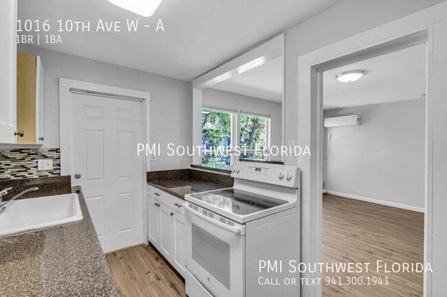 Building Photo - 1016 10th Ave W