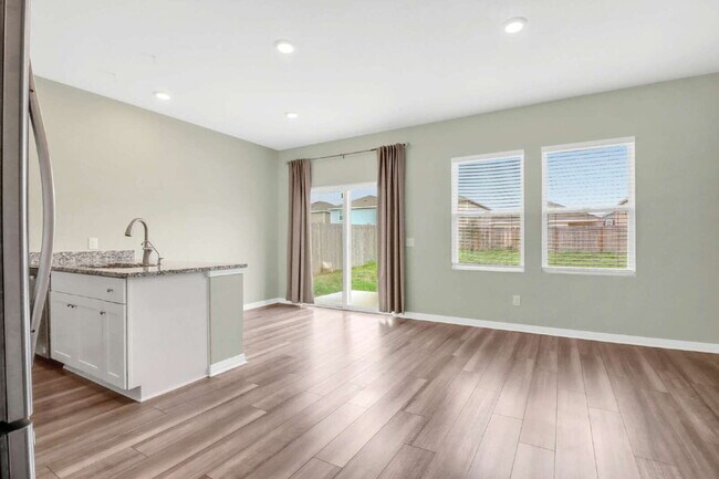 Building Photo - "Charming 3-Bedroom Retreat with 2.5 Baths with Unbelievable Neighborhood Amenities!"