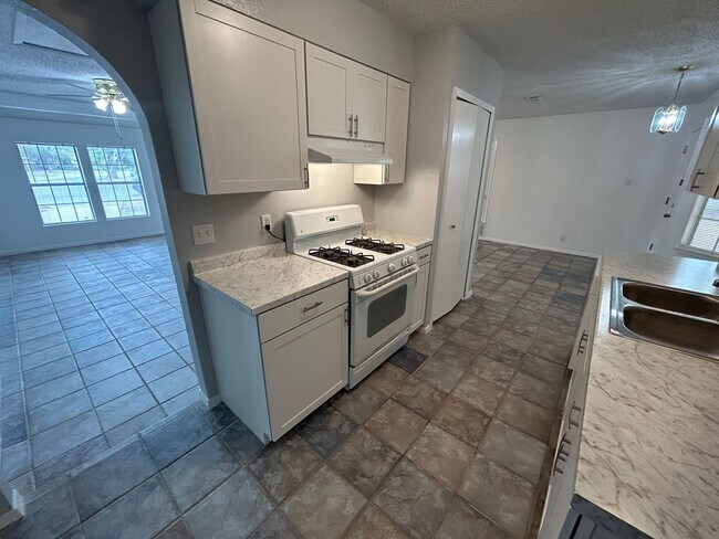 Building Photo - *COMING SOON* Tucked Away on a Cul-de-Sac | 3-Bedroom San Antonio Home!