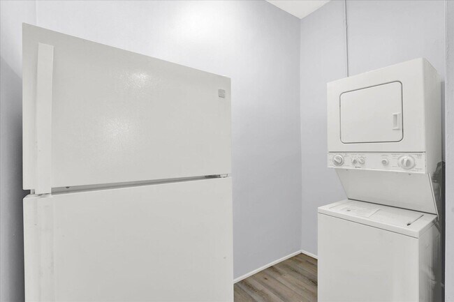 Building Photo - 2988 John F. Kennedy Blvd