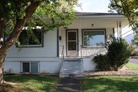 Building Photo - 6 bedroom 2 bath home