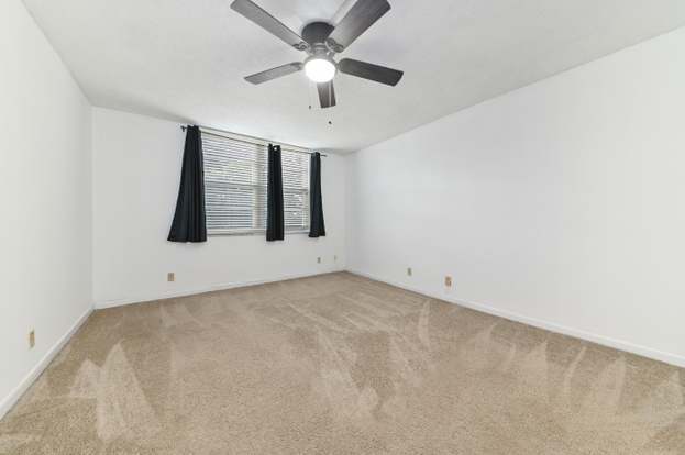 Building Photo - 250 Jacaranda Dr