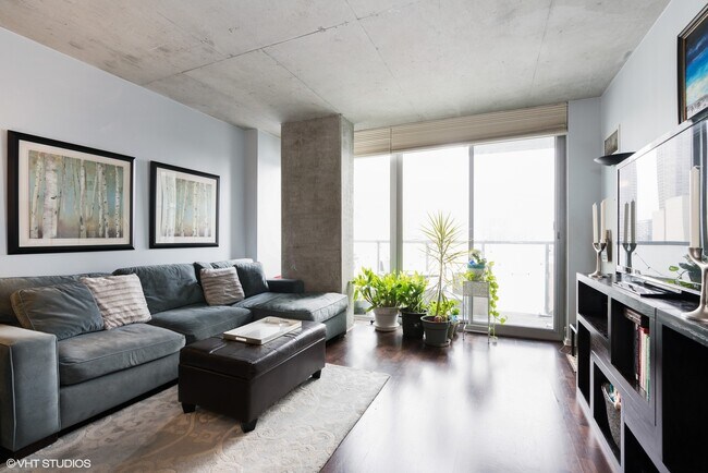 Building Photo - 659 W Randolph St