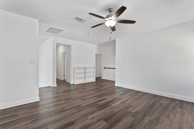 Building Photo - 724 Landing Ln