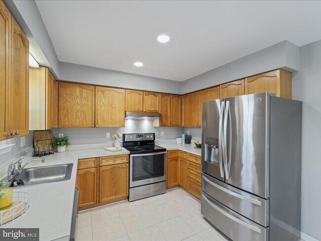 Building Photo - 564 Radford Terrace NE