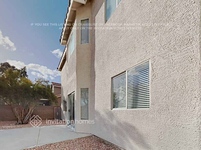 Building Photo - 909 Park Walk Ave