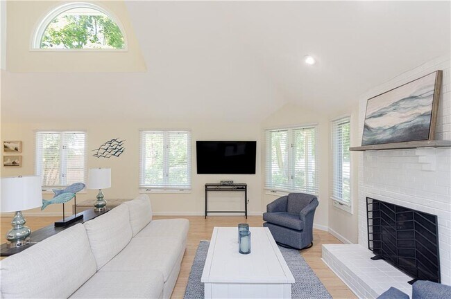 Building Photo - 112 Harrison Ave