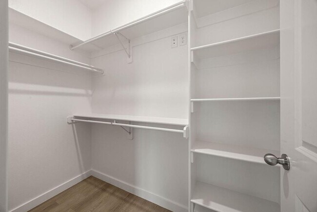 Building Photo - 2602 SW Convent St