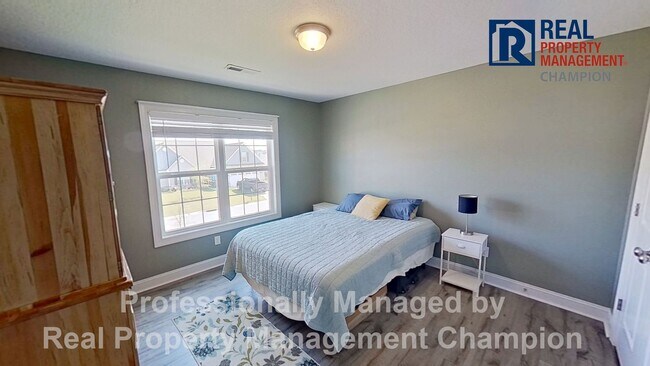 Building Photo - Gorgeous 4 BD/3.5 BA Executive Home w/Spacious Fenced Yard