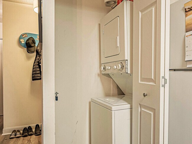 Building Photo - 400 20th Ave N