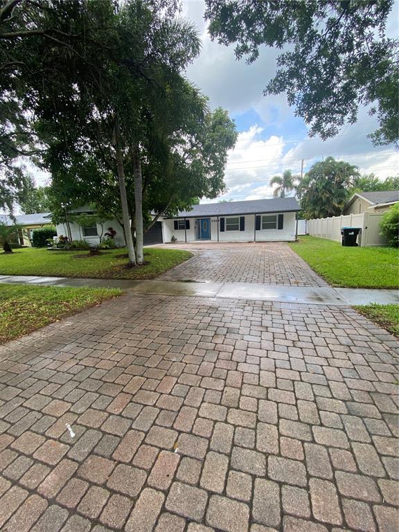 Building Photo - 3823 Bainbridge Ave