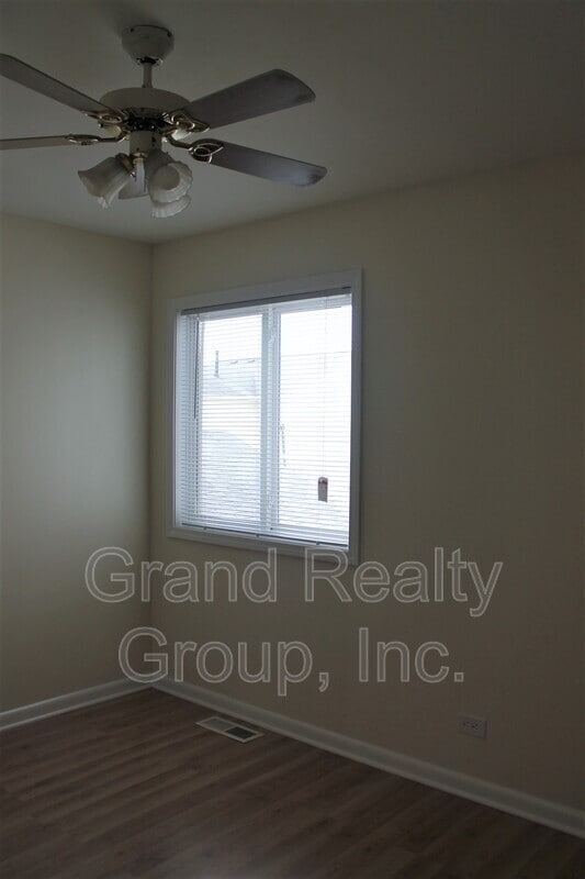 Building Photo - 440 Meadow Green Ln