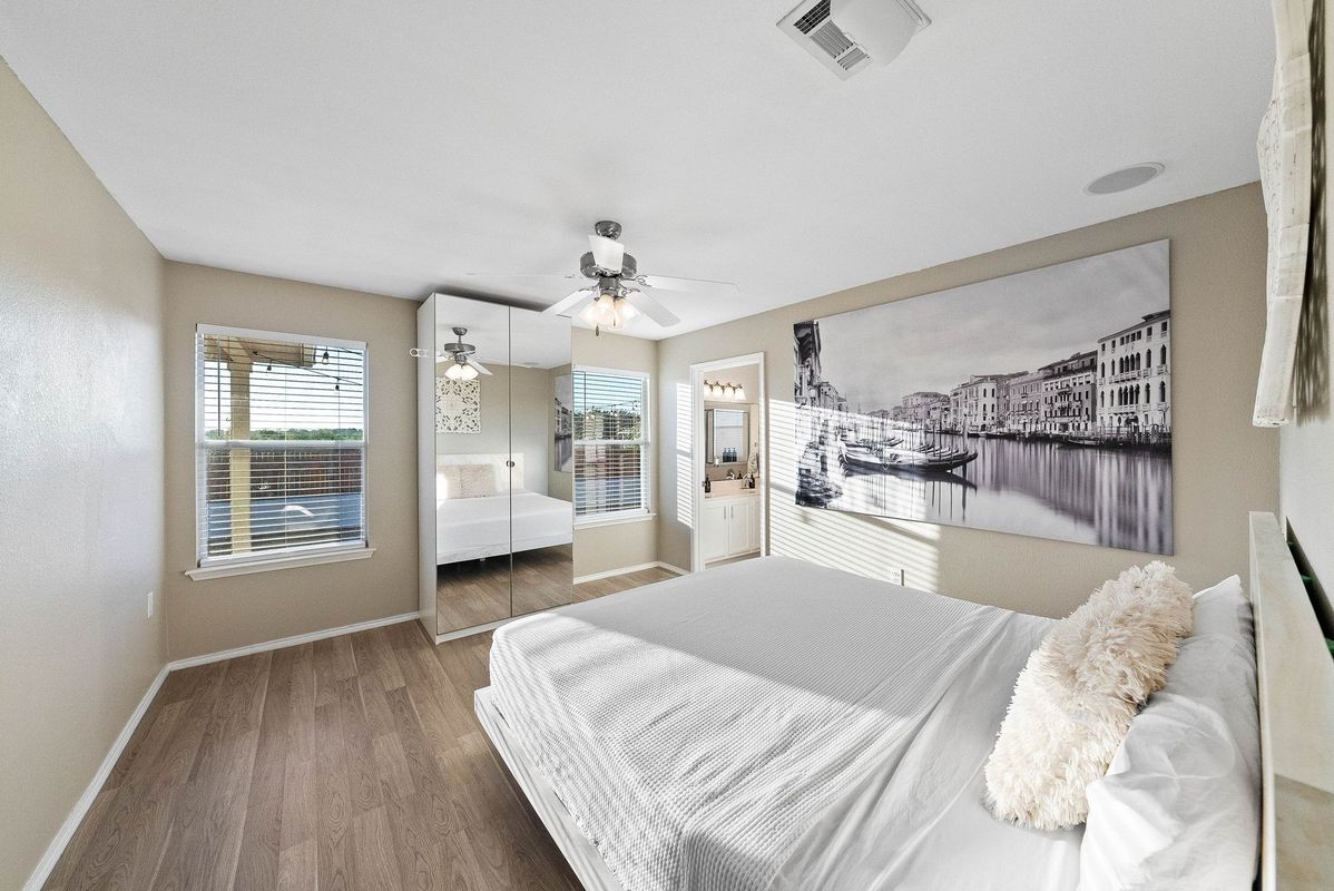 Building Photo - 6117 Los Cielos Blvd