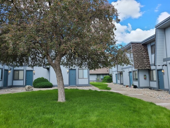 Building Photo - Alpine Square