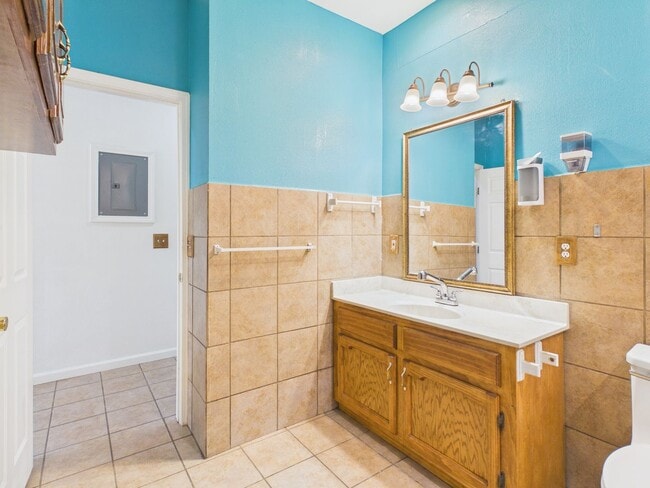 Building Photo - Nice 3 bedroom Duplex Rental