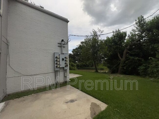 Building Photo - 3350 LA-1