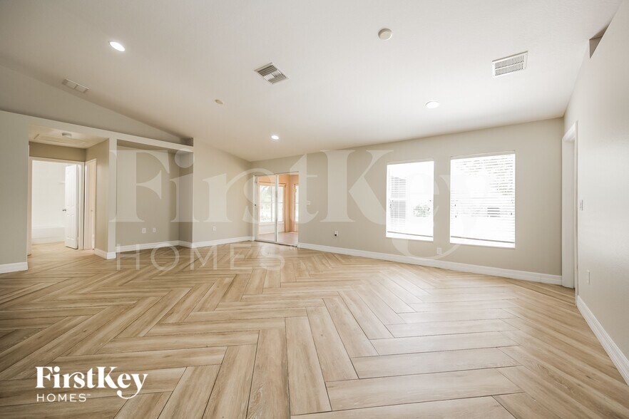 Building Photo - 203 Roat St