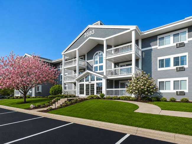 Building Photo - Royal Oaks Apartments