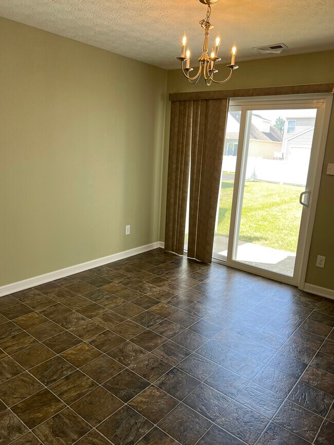 Dining area (empty) - 5537 Goose Falls Dr