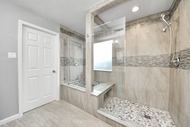 Building Photo - 20922 Whitevine Way