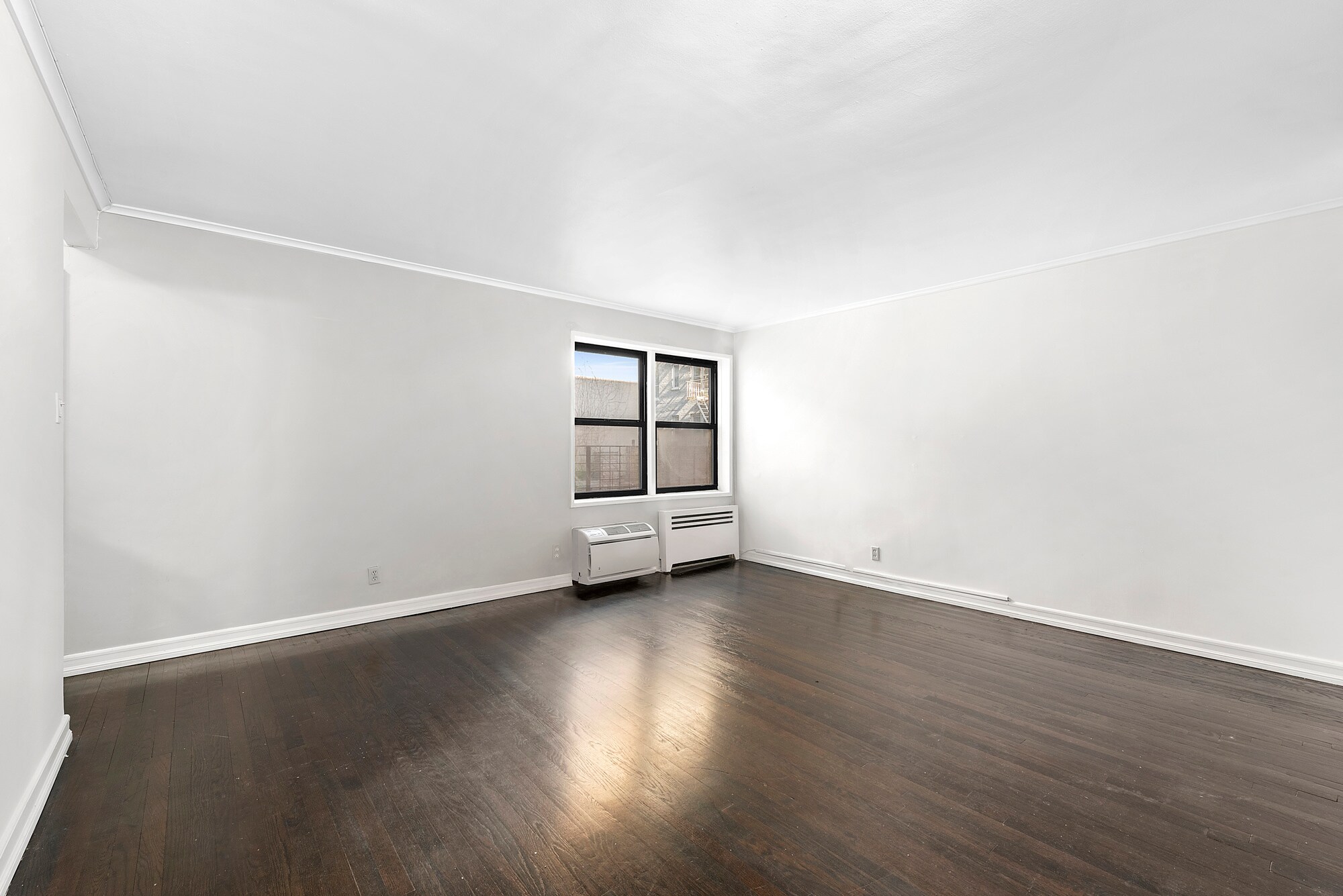 Living Room - 140 7th Ave