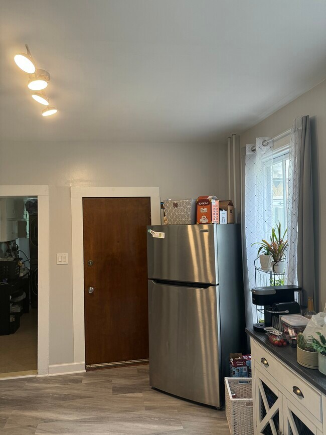 Building Photo - 23 W Pearl St