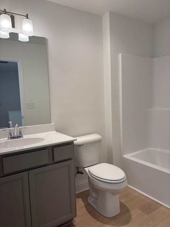 Building Photo - Knoxville 37920 - 3 bedroom 2.5 bath - cal...