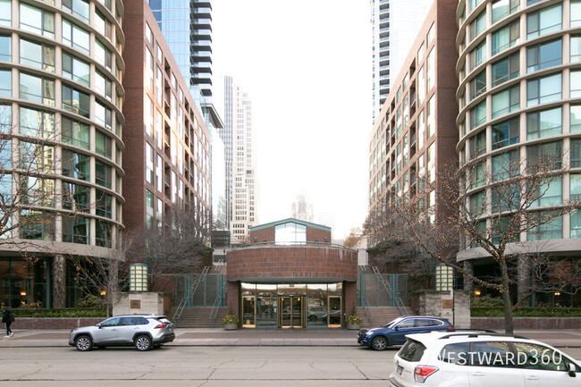 Building Photo - 480 N McClurg Ct