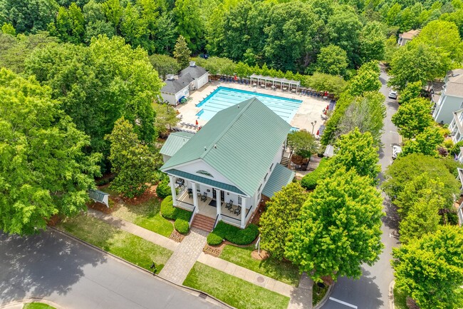 Building Photo - Fabulious Townhome in Baxter Village, Fort...