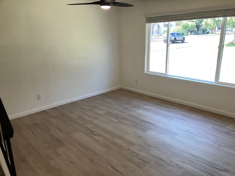 Living area - 4183 S Mill Ave
