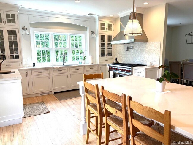 Building Photo - 365 Chablis Path