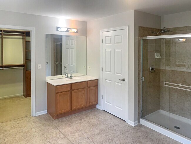 Building Photo - 942 Blue Ridge Dr