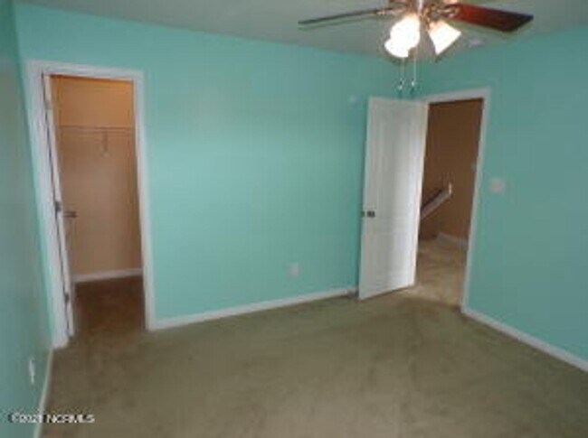 Building Photo - 4 Bedroom 2.5 Bathroom home located in Carolina Subdivision