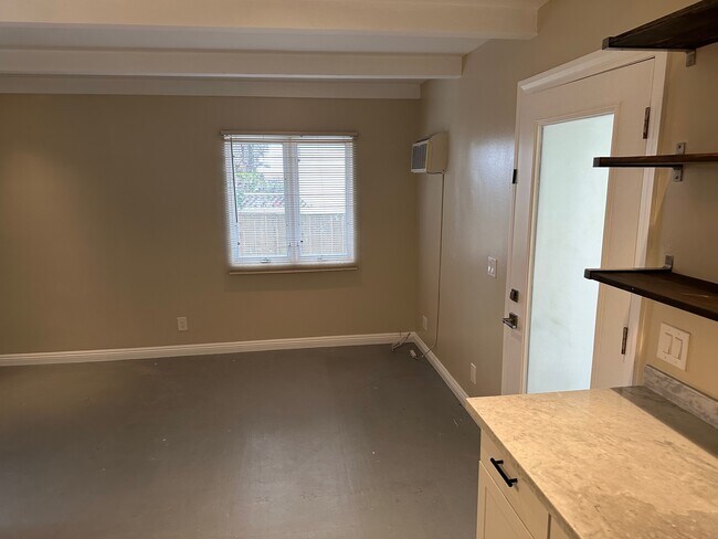 Building Photo - 222 Gull St